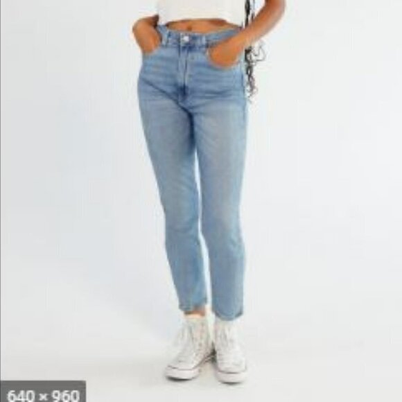 BDG Urban Outfitters - Boyfriend High-Rise Crop - Light wash - Size 26 - Picture 1 of 8